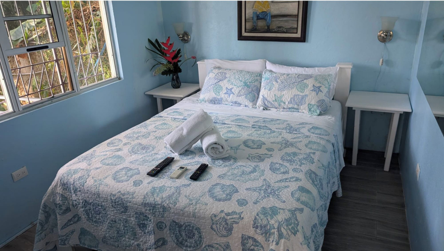 Bedroom 2, Peace of Paradise, Aguirre