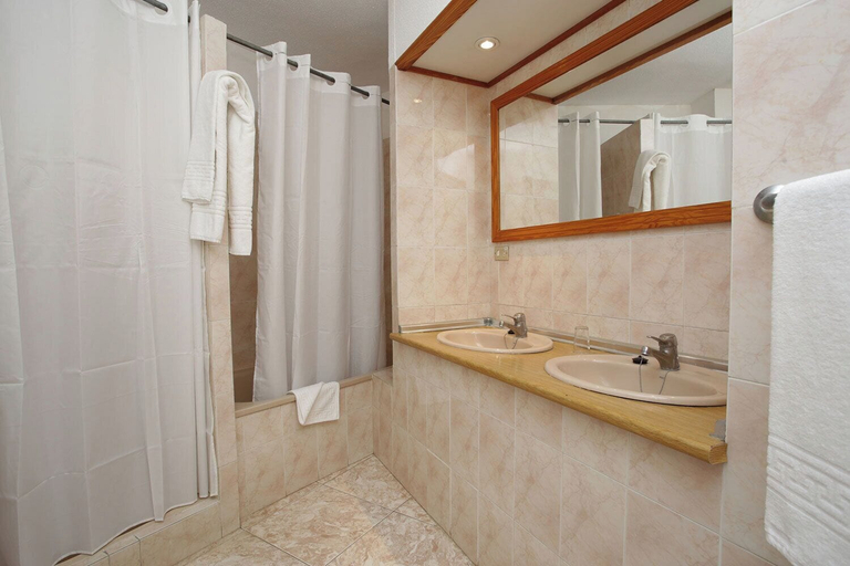 Bathroom 5, Checkin Bungalows Atlantida, Santa Cruz de Tenerife