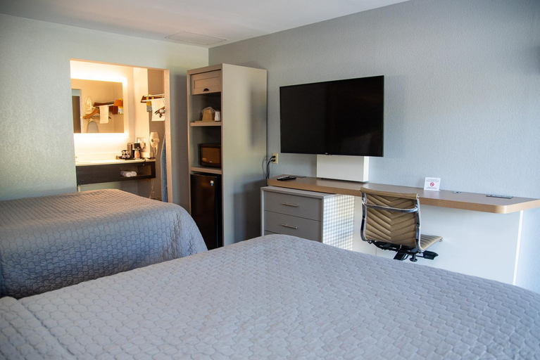 Bedroom 3, Columbus Inn and Suites, Polk