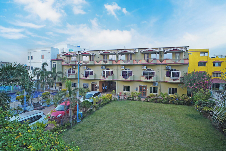 Exterior & Views