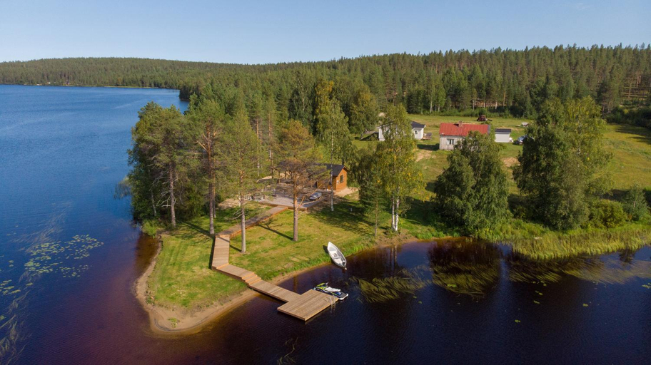 Others 5, Lakeside holiday home, Lapland