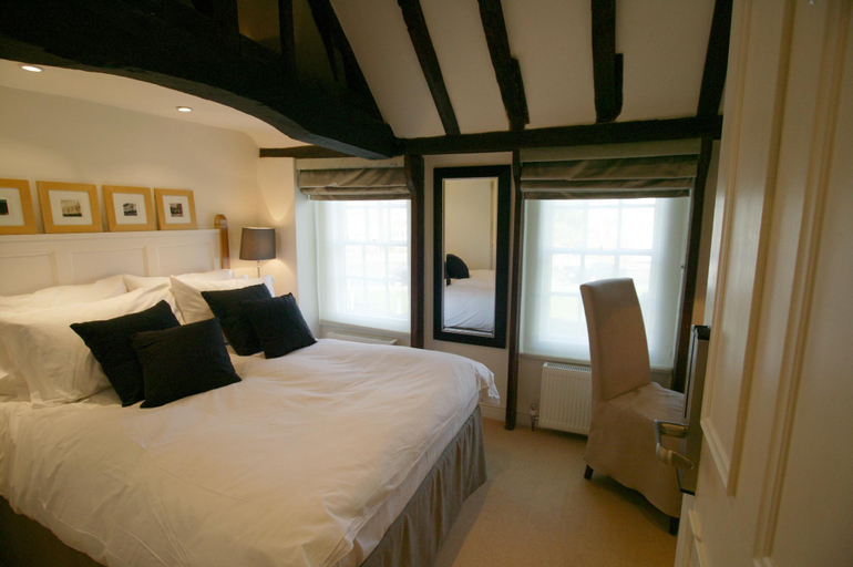 Bedroom 2, Hotel Manor - Datchet, Windsor, Slough