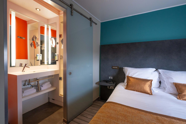 Bedroom, LOGIS Hotel de Bourgogne - Macon, Saône-et-Loire