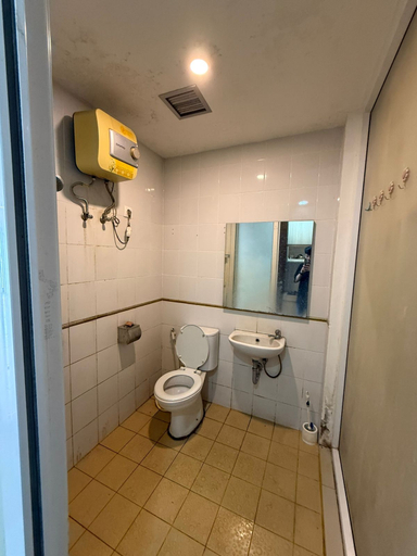 Bathroom 5, VIVO APARTEMENT by Ogan Room, Sleman