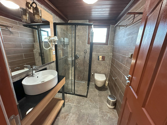 Bathroom, Helios Kaz Dağları, Edremit