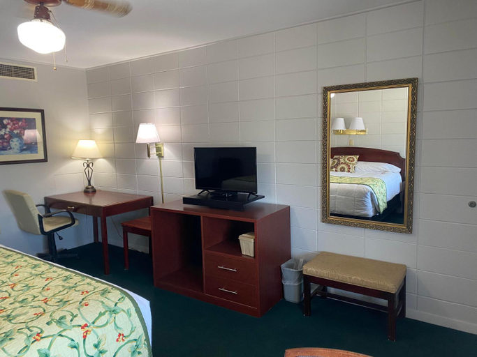 Bedroom, The Madison Inn Motel, Lee