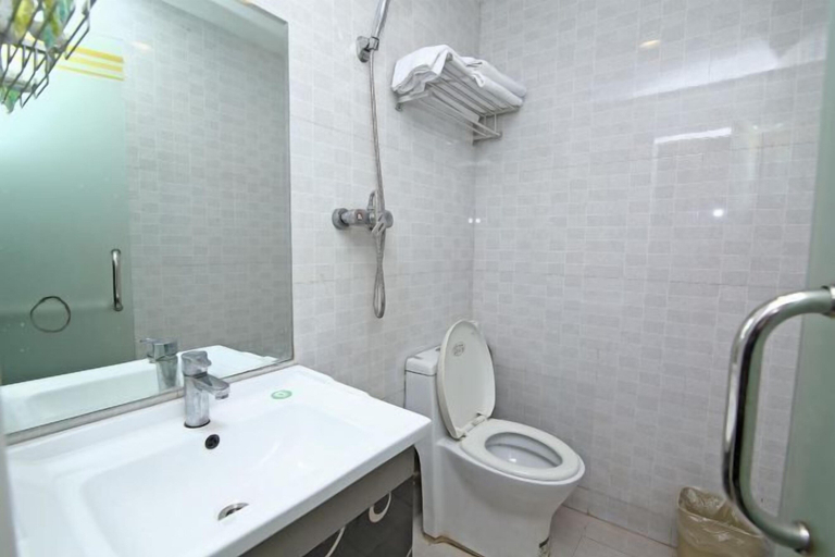 Bathroom 4, Chayue Hotel, Shanghai