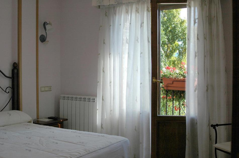 Bedroom, Hotel Restaurante Santa Elena, Huesca