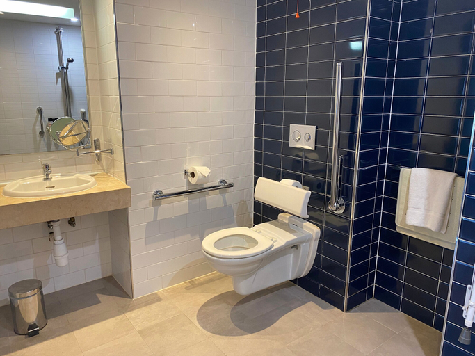 Bathroom 5, Absolute Hotel Limerick