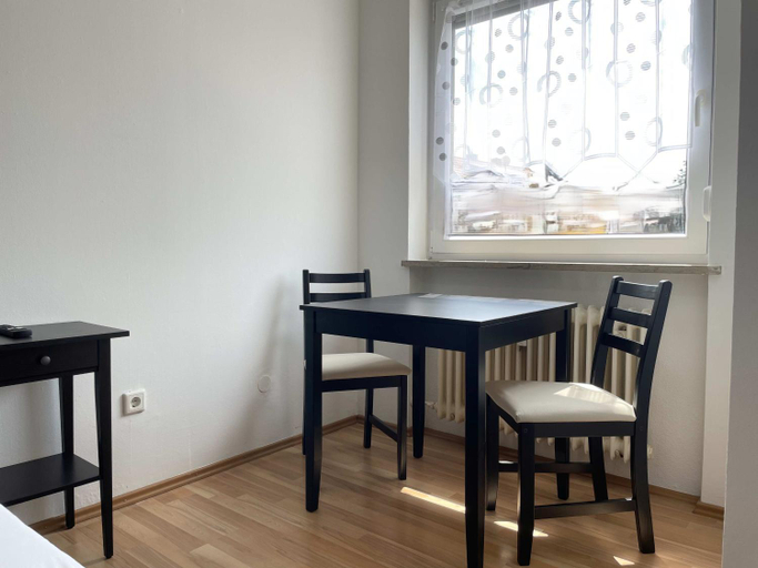 Others 4, SAD161 - Gut geschnittene Monteurwohnung mit Balkon, Schwandorf