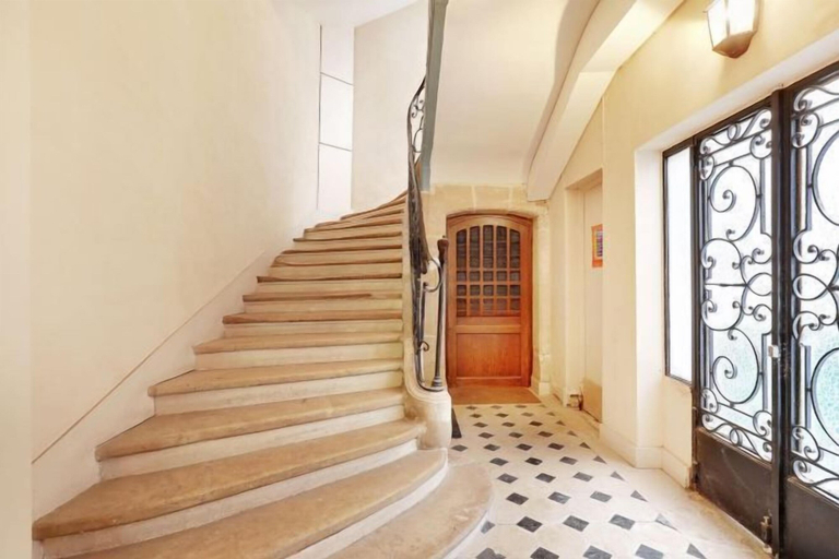 Others 4, Chic Loft with Big Private Terrace on Ile Saint Louis, Paris
