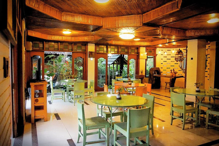 Food & Drinks 2, Tripletree Arys Garden Hotel, Yogyakarta