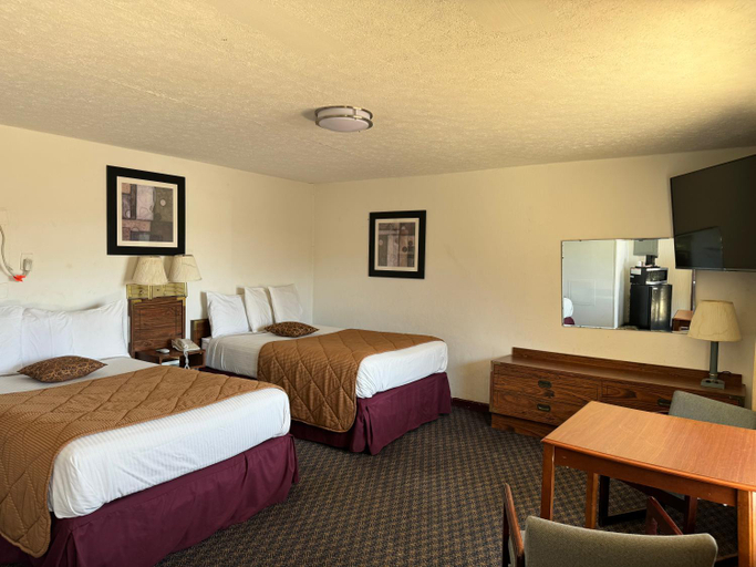 Bedroom 3, Royal Inn, Clinton