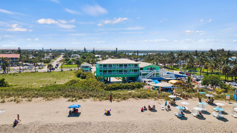 Others 3, Oceanfront Inn, Partial Ocean View, King Bed, #7, Saint Lucie
