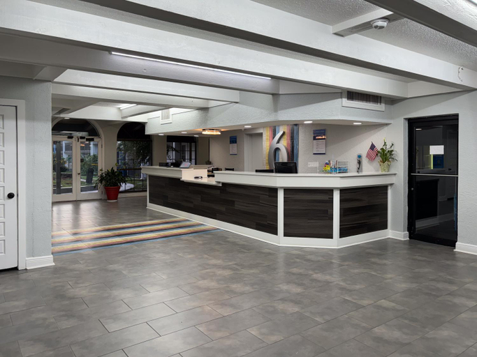 Public Area 2, Motel 6 Tallahassee, FL – North Monroe, Leon