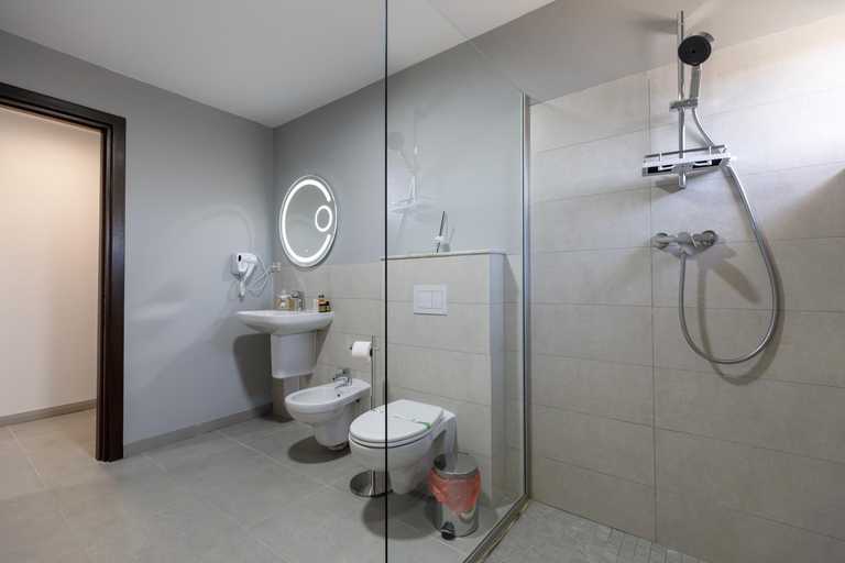 Bathroom 3, RIVER PLACE, Pitesti