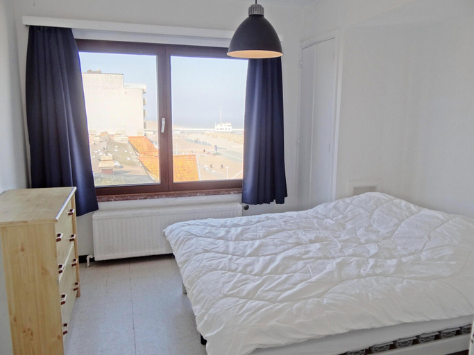 Bedroom 2, Apartment in Nieuwpoort With Sea Views, West-Vlaanderen