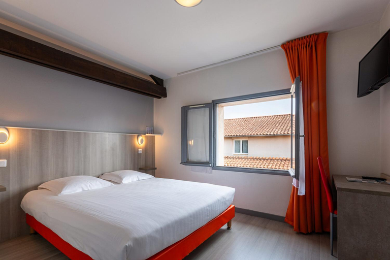Bedroom 2, Hotel Le Cheval Blanc, Deux-Sèvres