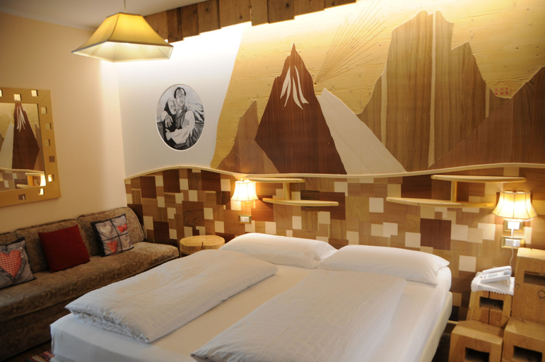 Bedroom 2, Dolomites Base Camp Hotel Olympia, Belluno
