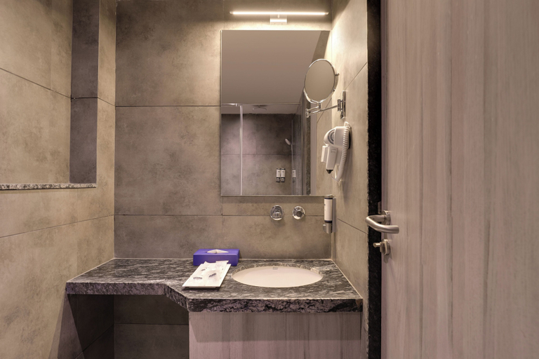 Bathroom 4, Keys Lite By Lemon Tree Hotels, Vadodara, Vadodara