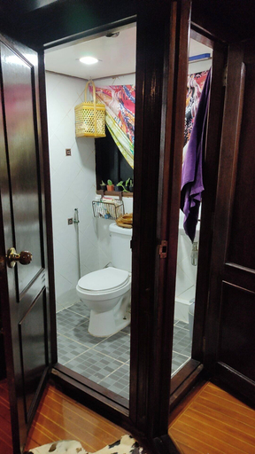 Bathroom 3, Sabai Sabai Liveaboard Bangkok, Dusit