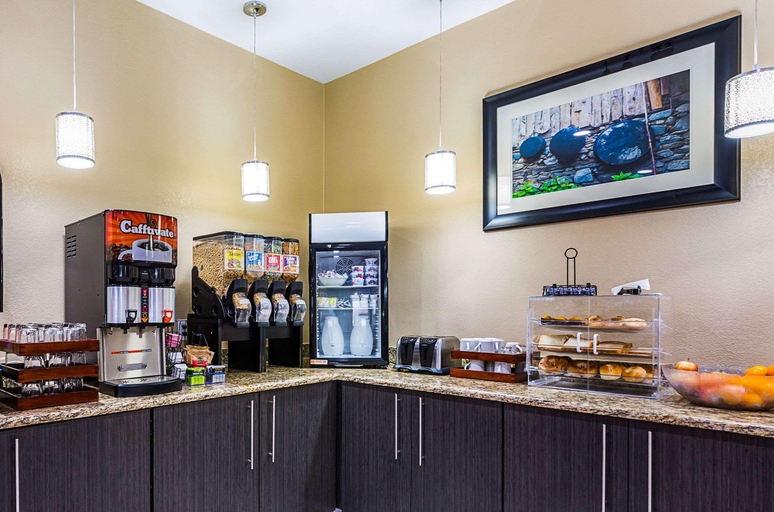 Food & Drinks 4, Clarion Pointe Lake Jackson - Clute, Brazoria