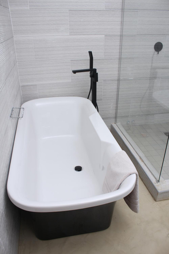 Bathroom 2, The Oak Tree House, Gaborone