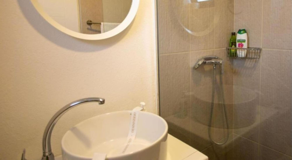 Bathroom, The Moon Villas, Limanu