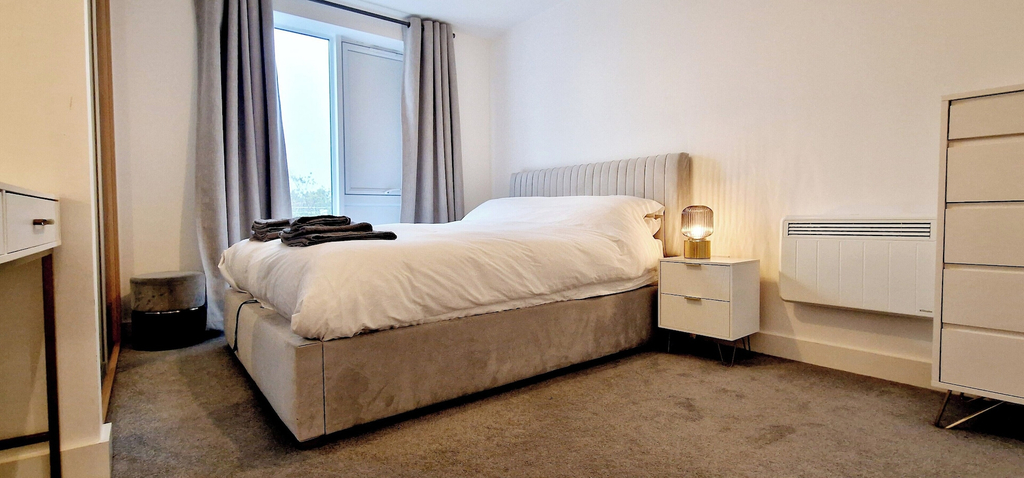 Room 2, Gym, Free Parking, 25 Mins to Central London, Surrey
