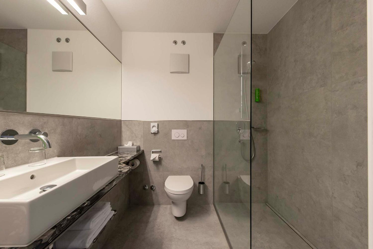Bathroom 3, Hotel Gasthof Krone, Main-Tauber-Kreis
