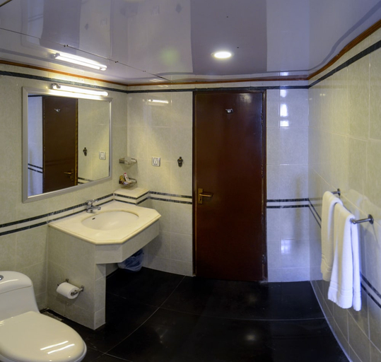 Bathroom 3, Hotel Galaxy Karachi, Karachi