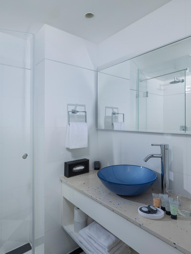Bathroom 5, Best Western Regency Suites