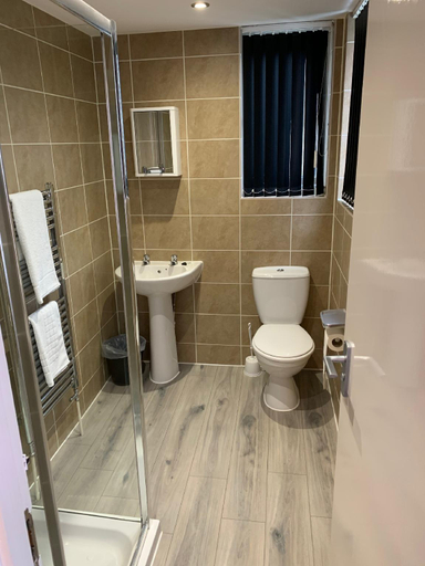 Bathroom, 3 bed bungalow Waterloo by Pureserviced, Plymouth