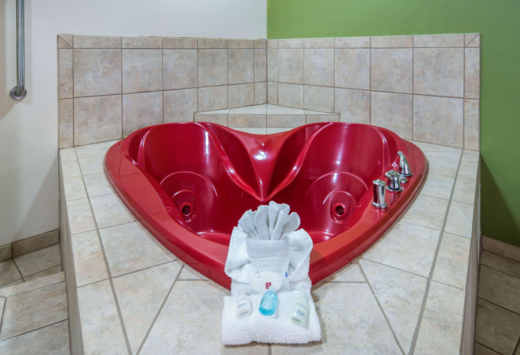 Bathroom 4, Clarion Inn & Suites Weatherford, Parker
