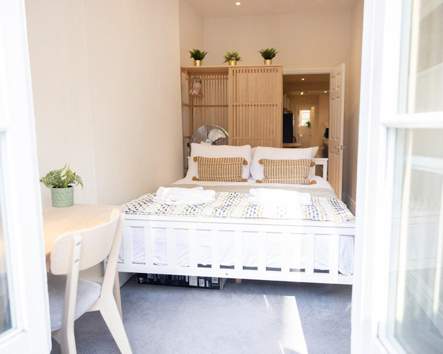 Bedroom 2, Two-Bed City Centre flat 100m from Trafalgar sqr, London