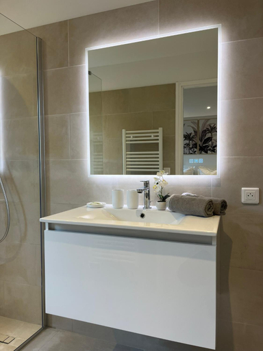 Bathroom 5, Le Refuge, Var