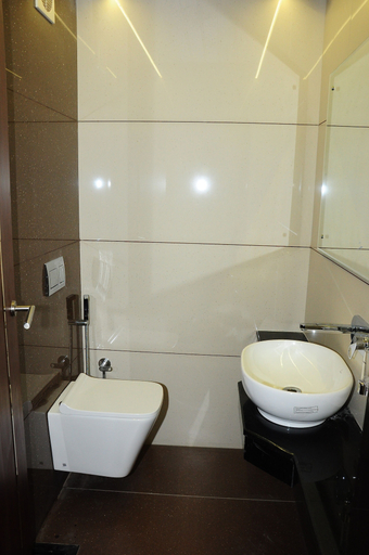 Bathroom 3, V Grand, The Nilgiris