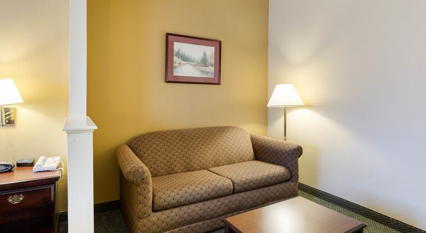 Bedroom 3, Comfort Suites Houston IAH/Beltway 8, Houston