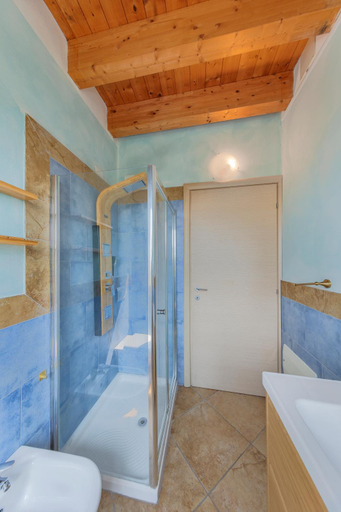 Bathroom 2, Condominio San Francesco 53 by Wonderful Italy, Brescia