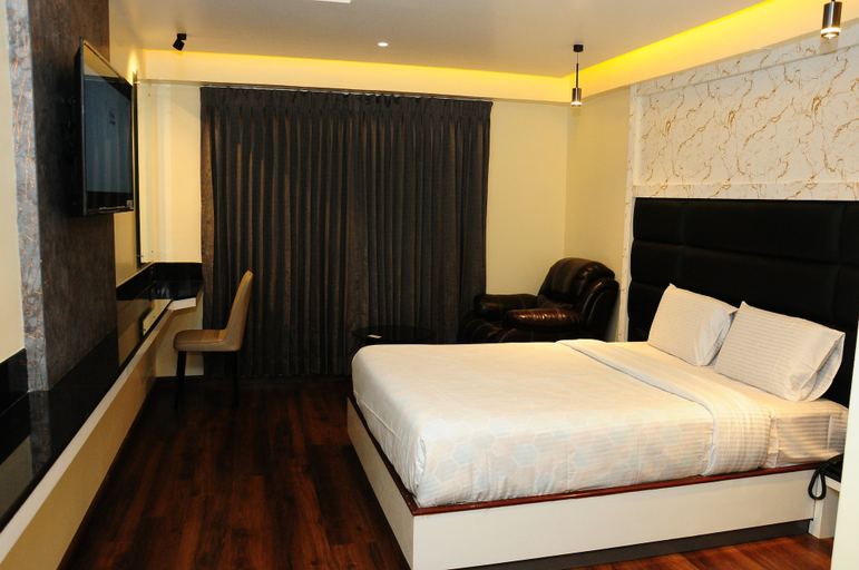 Others 1, V Grand, The Nilgiris