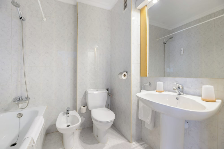 Bathroom 4, Aparthotel Vibra San Marino, Baleares