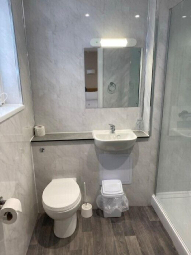 Bathroom 4, Britannia Coventry Hill Hotel, Coventry