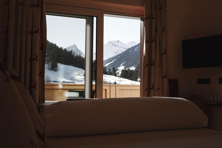 Bedroom 3, Bergsporthotel Antonie, Innsbruck Land
