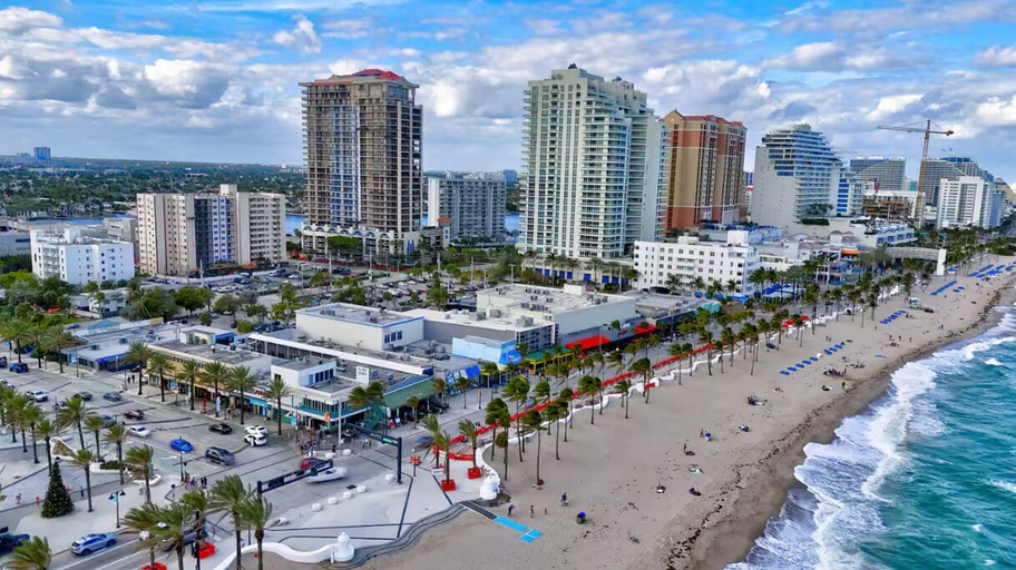 Others 4, 2BR 1BA off Las Olas Steps to Beach, Broward
