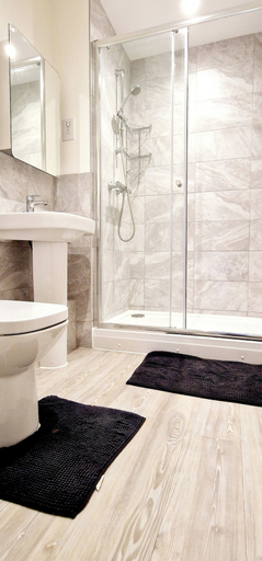 Bathroom 4, Gym, Free Parking, 25 Mins to Central London, Surrey