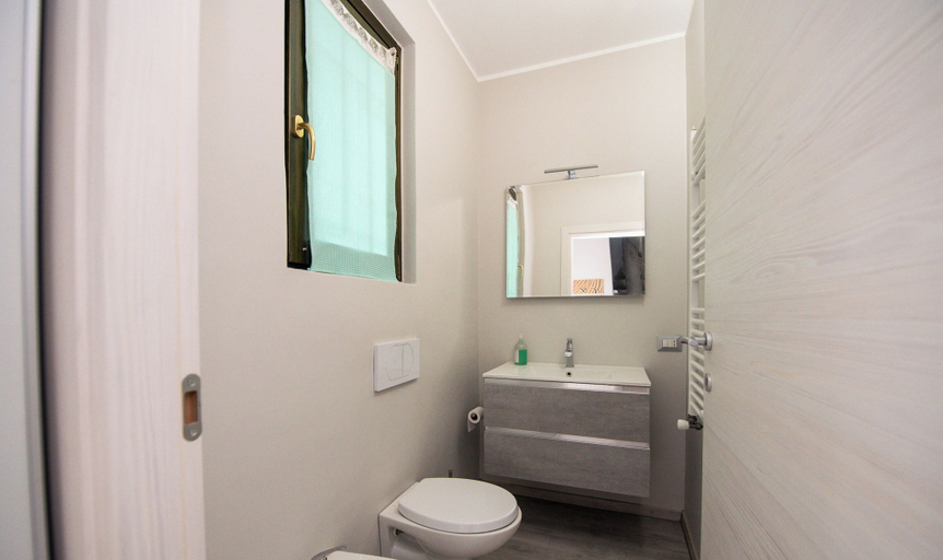 Bathroom 4, Villa Golf, Brescia