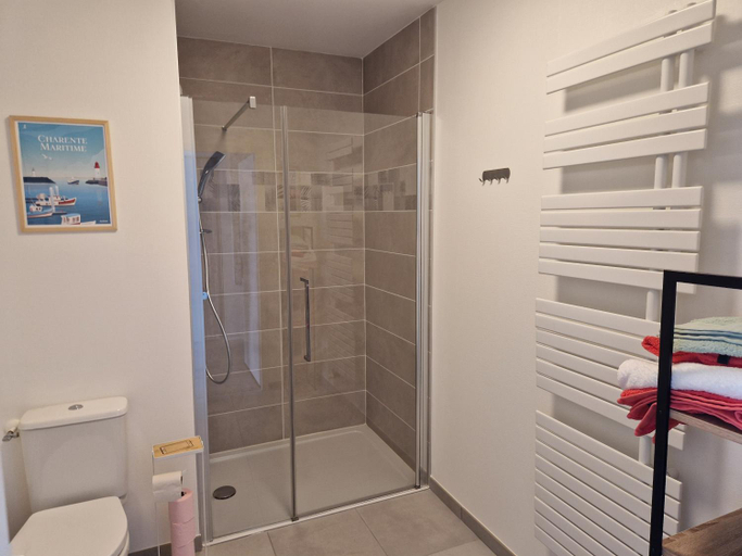 Bathroom 2, Les Carrelets - Jardin d'Hiver- WIFI-TERRASSE-PAKING, Charente-Maritime