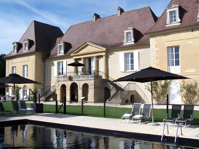 Exterior & Views 1, Chateau Les Merles et ses Villas, Dordogne