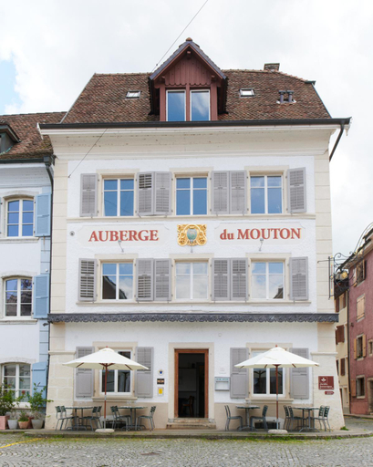 Exterior & Views