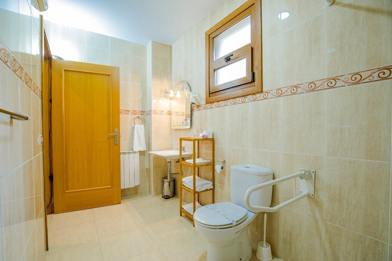 Bathroom 3, Hotel Arce, Pontevedra